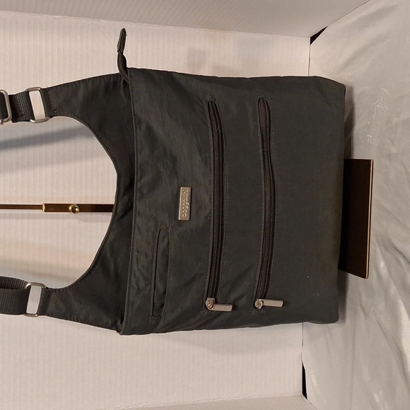 Baggallini Handbags - Baggallini Nylon Lightweight Crossbody Bag Nwot 11x11 Pink Interior